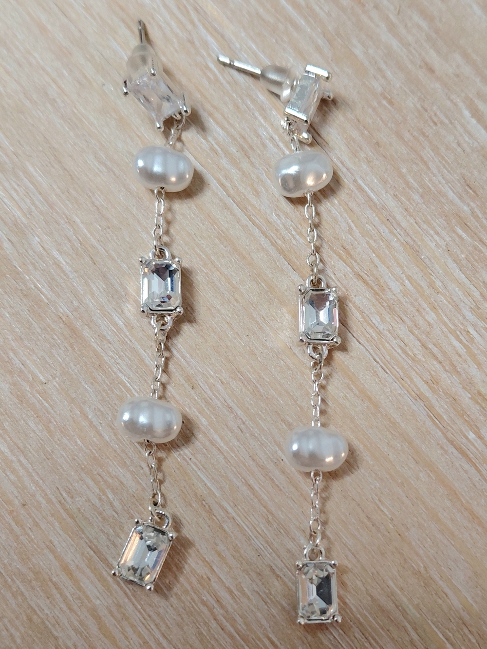 Francesca's Collections Silver and White Pearl Chain Drop Earrings